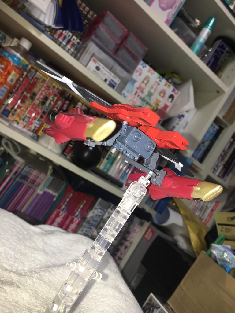 背部ユニット[アクケルテ]:砲戦特化型のユニット。大型の粒子カノンを搭載したこの装備は一応自律行動も可能