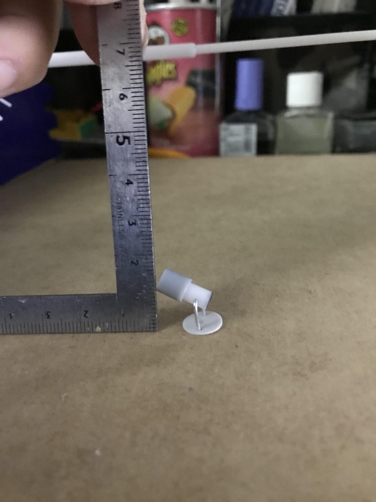 スポットライトを作りました。
LEDが3ミリでそれにあわせて5ミリと6ミリのプラパイプで組み合わせてなおかつ角度を変えられるように1ミリのアルミ線で通して作成しました。