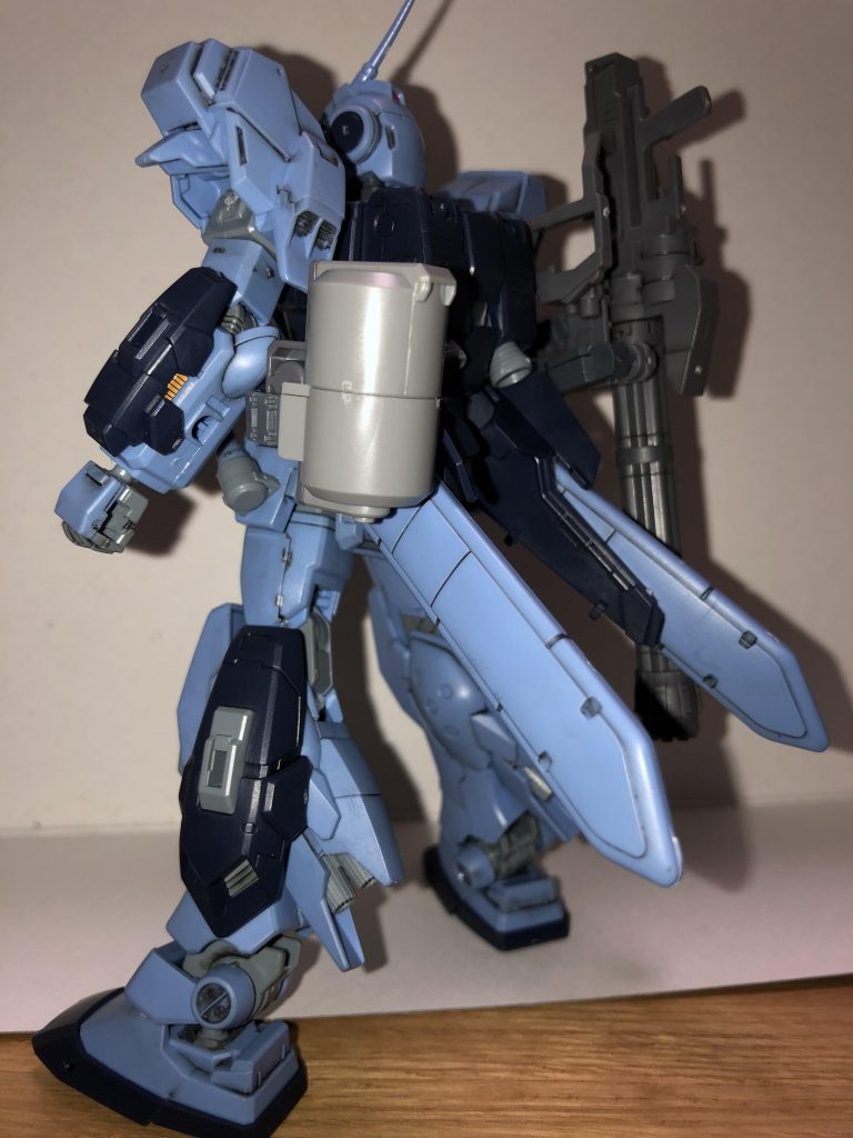 後ろ姿もイケメン。処理が甘いっスね…