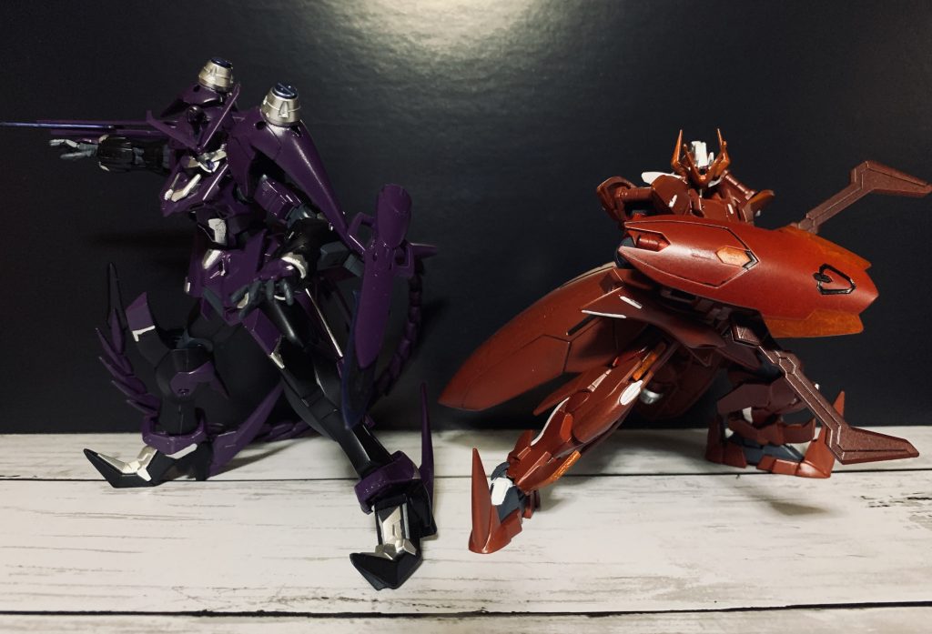 コズミックドライヴ(特殊能力)搭載機
受けた攻撃に応じて装甲の強度が上昇し、物理攻撃を無効化する
宇宙海賊を束ねる組織が、蠍座・蟹座のガンダムを所有している設定