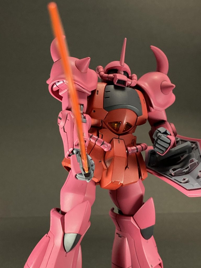 左手は機関砲ではなく、通常の拳を装備