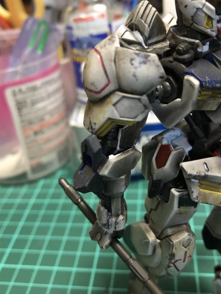 部分塗装にガンダムマーカーを使いました