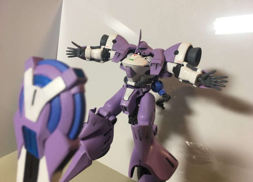 「僕の後ろに下がって！GNフィールド！！！」

花びらのように優雅に戦場を舞う大型シールドビットです。ユニコーンの盾みたいな