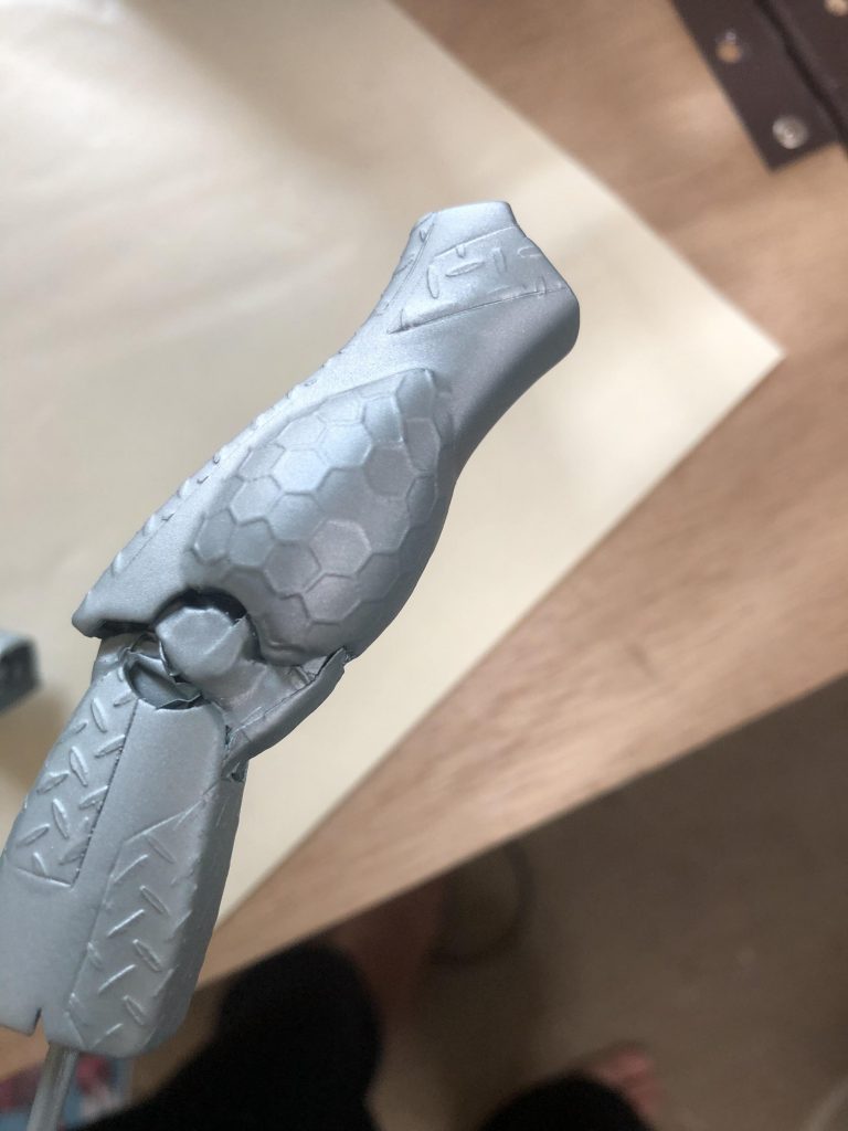 ジム の足です。マスキングで凹凸を作りました。