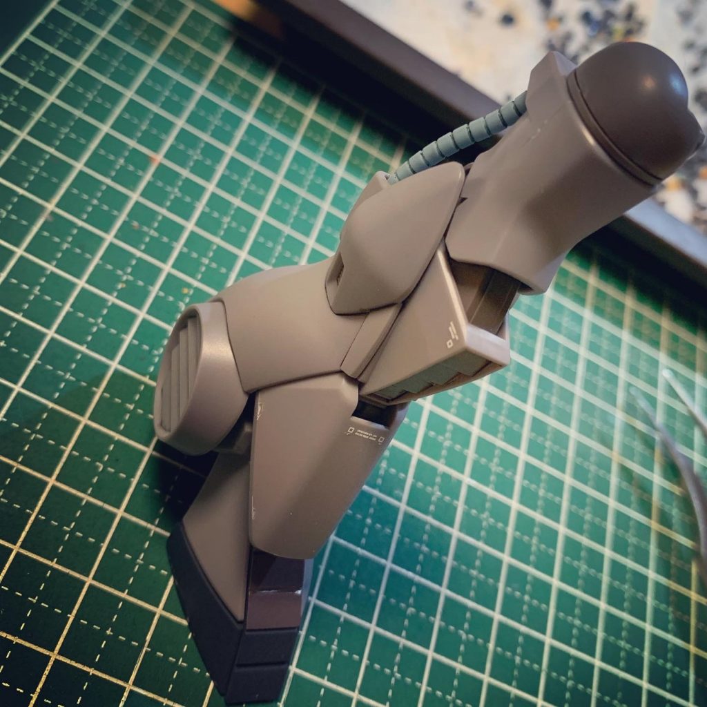 くるぶしン所の丸いの、ちゃんとスリット開いてて下地が見えるようになってるのポイント高いです。黒く塗ったりするともっと映えるかしらね。