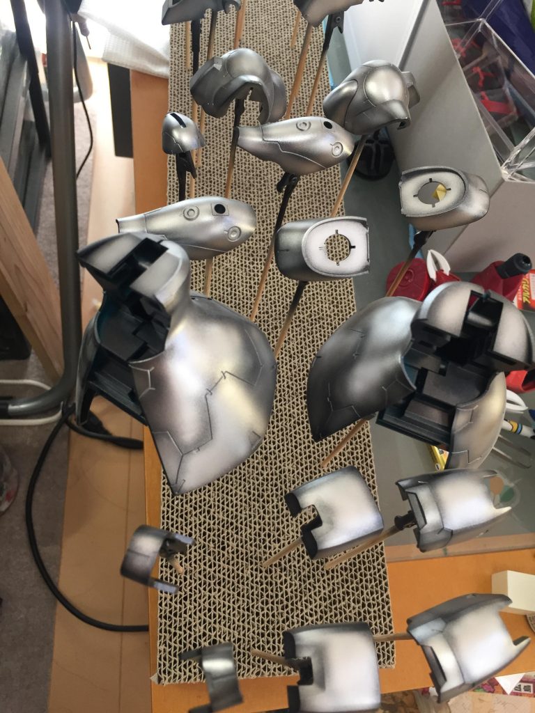 EXメタルブラックの上に、スターブライトシルバーを吹いたところ