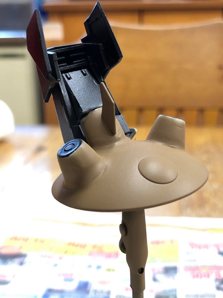 頭部塗装中。全てのパーツを接着して作ったので色わけはマスキングしながらエアブラシでおこないました。