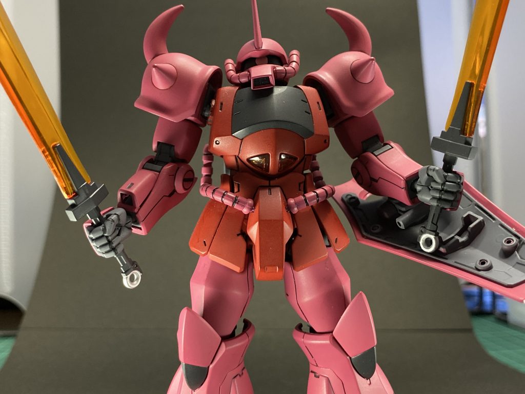 左手で武器を握れるため二刀流も可能