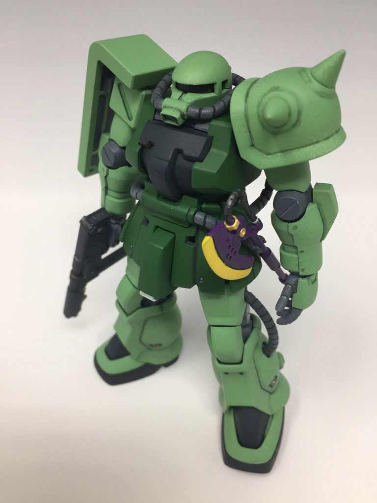 モノアイは付けていません。いつか付けるかも。ヒートホークやマシンガンは何色か使用して塗り分けてあるんですが、わかりにくい画像しかなくてすみません。