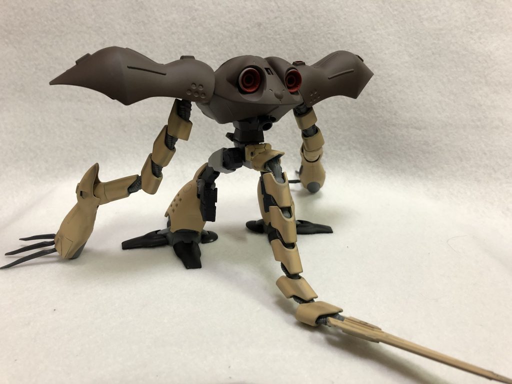 オリジナル要素として、テールブレードを装備。機体の安定性を高めつつ、近接武器としても使用可能です。