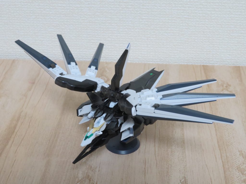 オリジナルのアースアーマーです!!!
Hi-vガンダムのフィンファンネルと腰パーツを少し加工して、その他の部品に干渉する事のない様に計算をして組み上げ、自分色で塗装をして仕上げました!
コアガンダムのバックパックには1つブースターがあるのですが、そこが合体しても干渉しないようにパーツを慎重に加工する事が少し時間がかかりました(^◇^;)
もちろん、ドッキングも何一つ問題はないよう、保持力もバッチリの設計です!