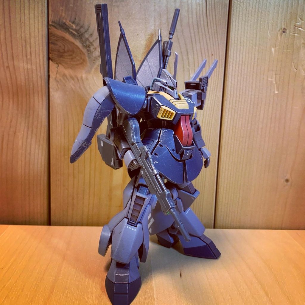 墨入れ、デカール、つや消し後に組み立て、最後焼鉄色とシルバーでドライブラシしてお汚ししましたわ。