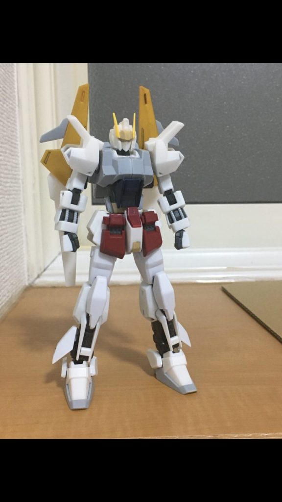 これが最終調整の入った第五案
ルナゲイザーと百式のものを組み合わせたウイングに、頭部にアンテナが増えてます