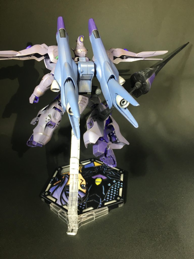 背面にはオプションセット4に付属するブースターを装備してあります。