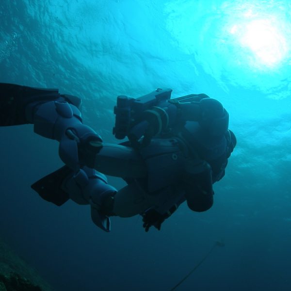 AMS-129M ゼー・ズール進水