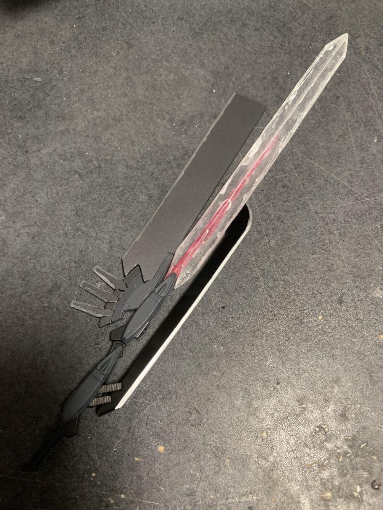 ビーム刃作成時
プラ板を切って貼って塗って作ってます