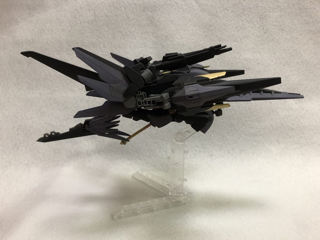 側面。
ちょっと厚く見えますが、脚の分厚く見えるだけで割と薄く、飛びそうな感じに出来ました。