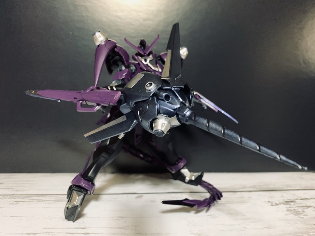 「ドゥラード」
かじき座モチーフのドリルスピア
プルーマの尻尾(?)をベースにマンロディ、グシオンのサイドスカート等のパーツを組み合わせて制作