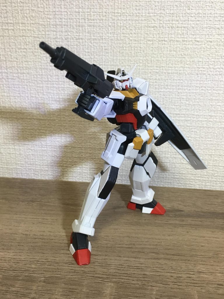 武装はAGE-1のドッズライフル、
シャルドール改のシールドにビームサーベルと標準的なものを揃えてます。