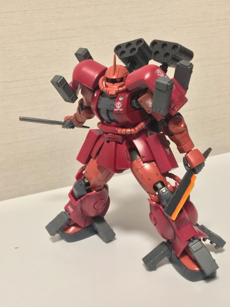 前面800番まででやすりをかけていたので艶コートを吹き傷を消しました。
武器とリアクティブアーマーはジャーマングレーで塗り、本体は墨入れと部分塗装を。
その後デカールを貼りファレフォのガンメタでドライブラシを行った後、仕上げに艶消しをして完成！