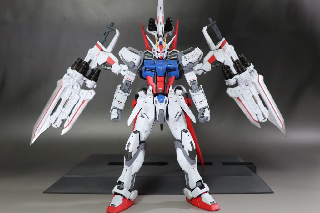 正面から。ストライク自体は非常に出来が良いのでボディを少しディテールアップして後はデカールで全体の密度感を上げました。