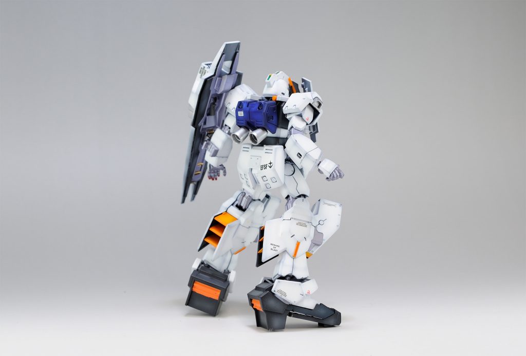 ティターンズカラーのジムクェルのバックパックも付属します。