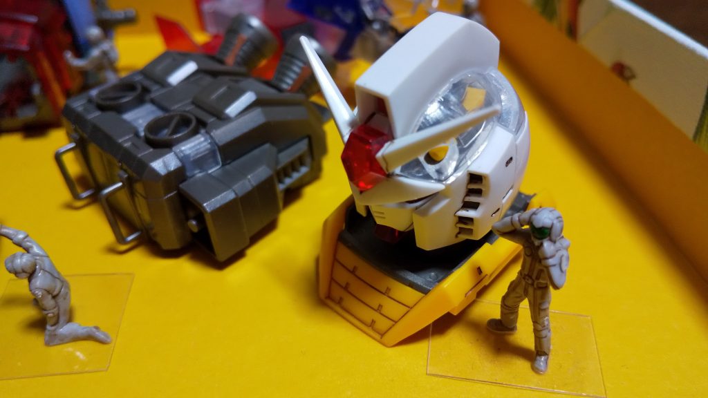 スミ入れは、茶色。クリアパーツには効かない…。