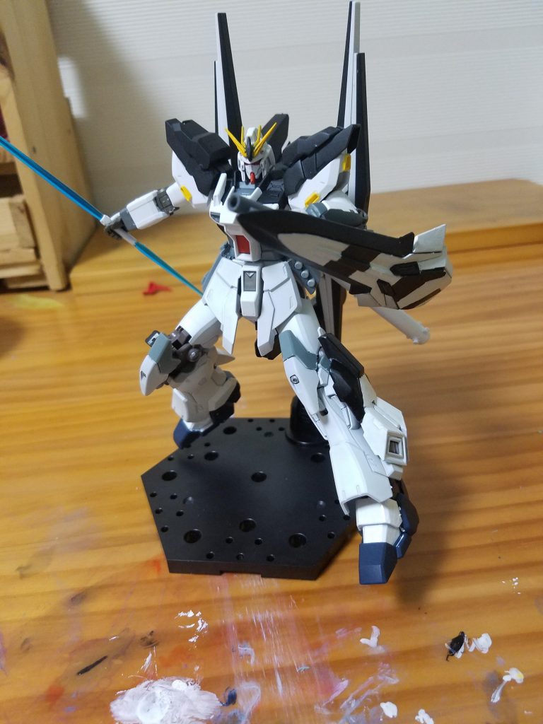 このタイミングで手をHi-νガンダムの物にっしてます。接続部分が折れました。悲しい。