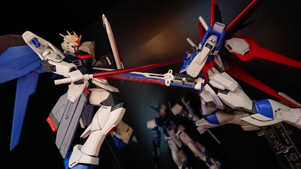 フリーダムは左羽根を外してあります