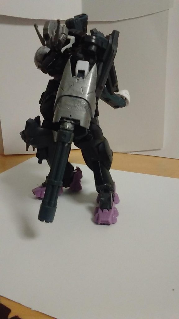 このガトリングシールドは
アスタロトの盾とグフカスタムのガトリングを少しいじってくっつけた物を
使っています