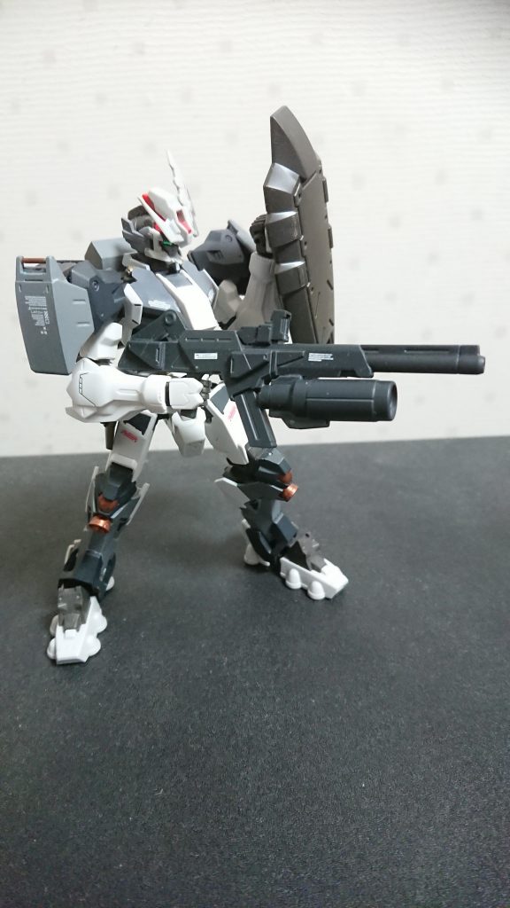 ライフル
アスモデウス専用のライフル。
銃身には小型のグレネードランチャーと射撃補助用のセンサーが取り付けられている。