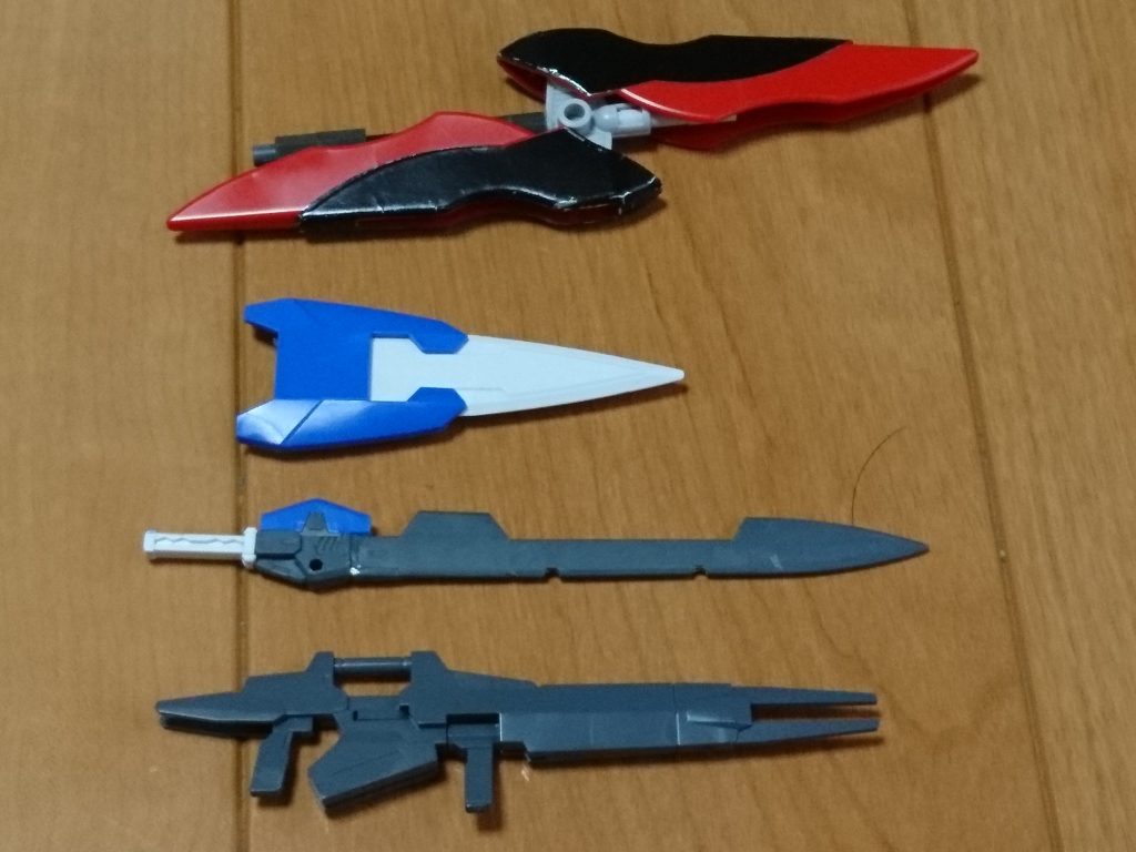 武装はほとんどそのままダブルオーBのものを引き継いでいます
GNシールドが1つ加わりました