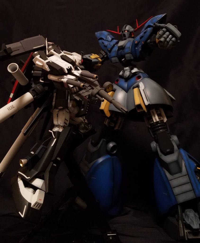 リュウナイトさんから写真提供その① 戦闘シーン風
パーフェクトガンダムvsパーフェクトジオング
いつか自分もパーフェクトガンダムを作りたいなぁ。