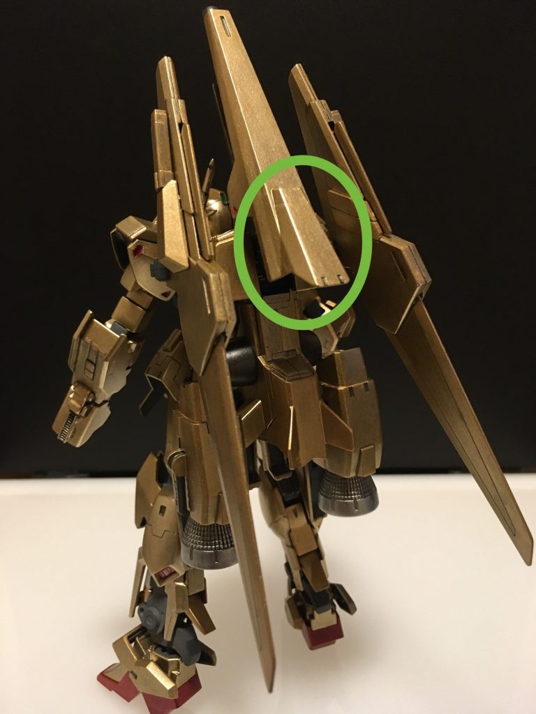 バックショット。これは反省になりますがほぼゴールド一色なのでのっぺりした印象を感じてしまいます、特に丸で囲った部分をはじめ数か所塗り分けても良かった気がします。