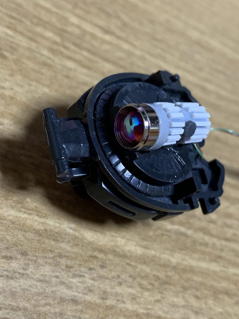 ほぼ見えませんがモノアイはこんな感じに加工してます(LED仕込んでます)