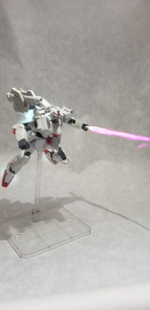 近接武器戦闘は1本装備されているビームサーベル