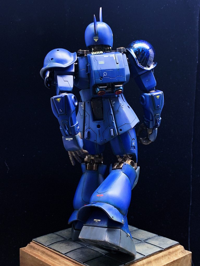 外装は艶消し、フレームは半艶、右肩のみが艶あり仕上げになってます。