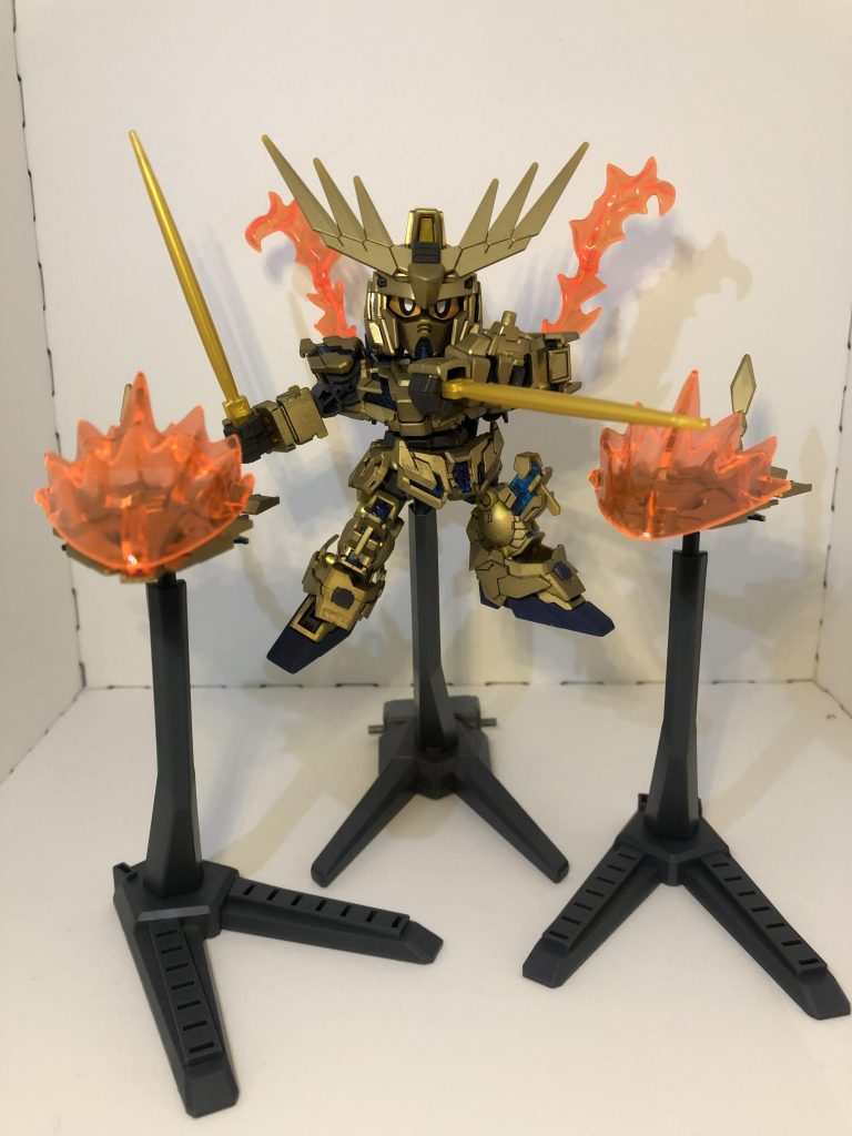 寂しかったので余ってたトライバーニングのエフェクトを付けてみました
本編では謎オーラは青かったような...?
アームドアーマーのエフェクトは本当に乗せてるだけです
ビームサーベルとか使うんですかね?
なんかオカルトパワーが主力っぽく見えましたが...
あと、ビームサーベルは最終的に持たせる気なかったので塗ってないです