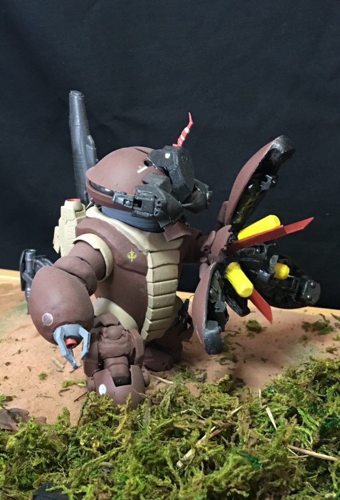 一見同じようで、全然違うサンダーボルト版アッガイ。
全身手を加えてない所がないくらい、似て非なる物になりました。