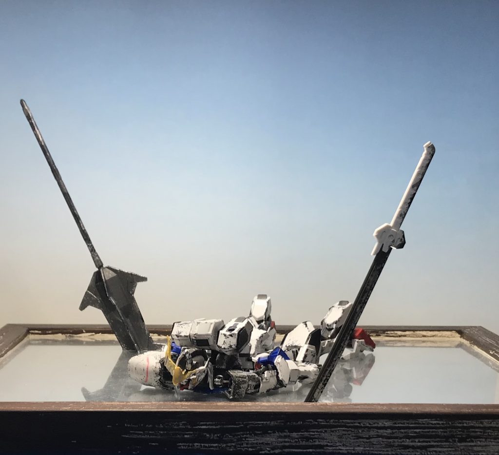 ジオラマとしてはこれで完成‼️
こちらは雰囲気を感じるために室内で撮影したものですが、カットしたことでしっかり土台に配置することができました!
この写真を撮ったあとに、ワクワクしながら外に撮影に行った記憶があります☺️