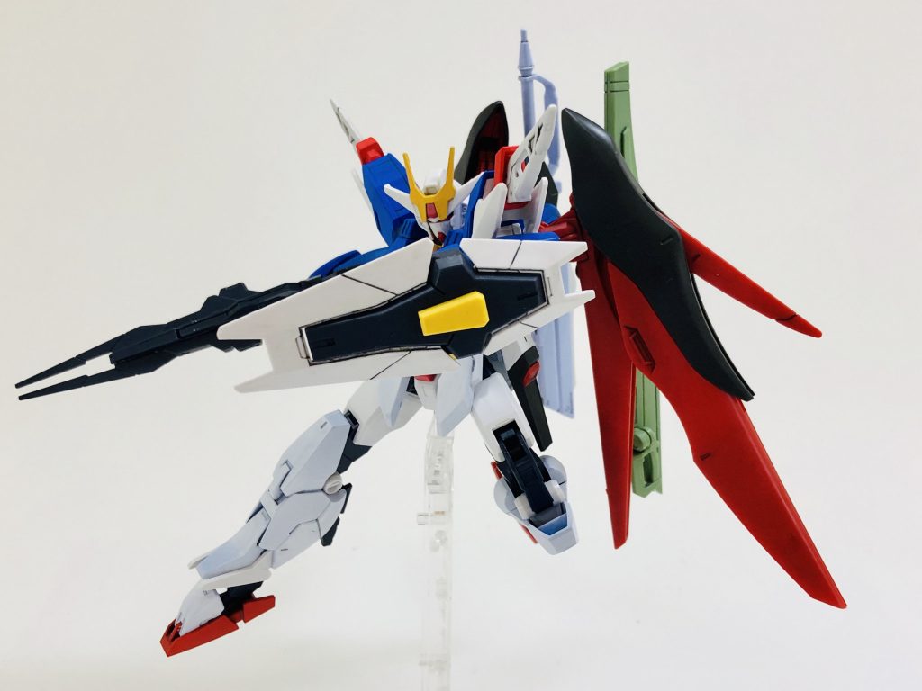 シールドはデスティニーの黄色のパーツをつけてそれっぽくしてみました。