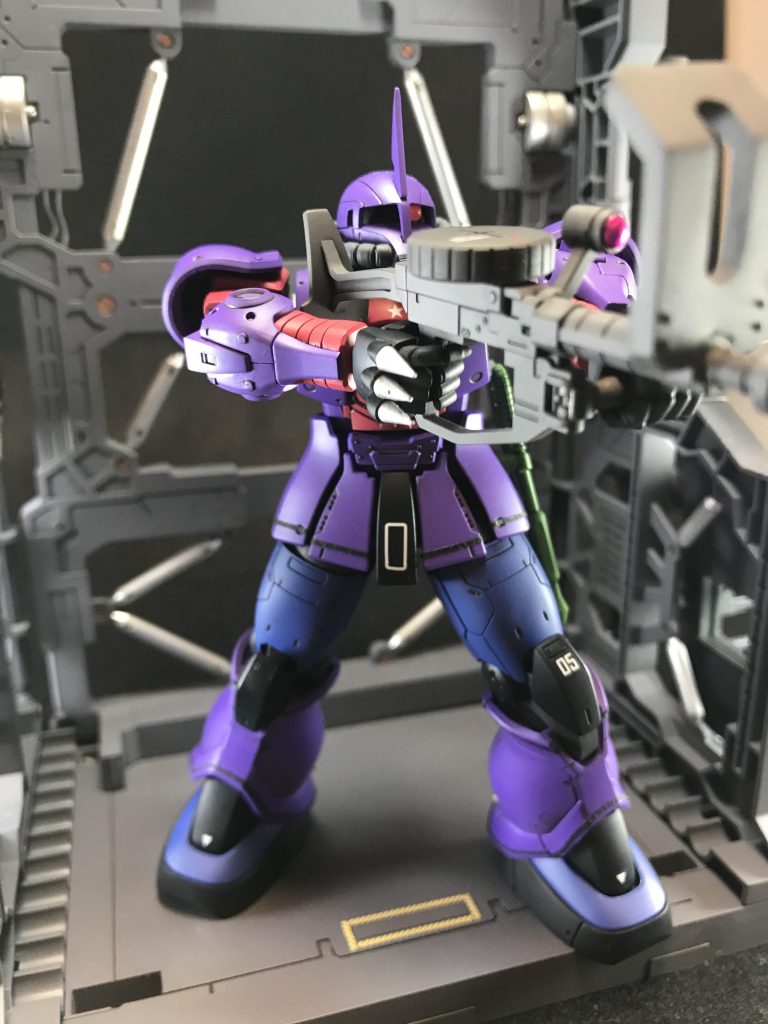 頭部のアンテナは以前に作ったゲルググ で使わなかったものを転用。