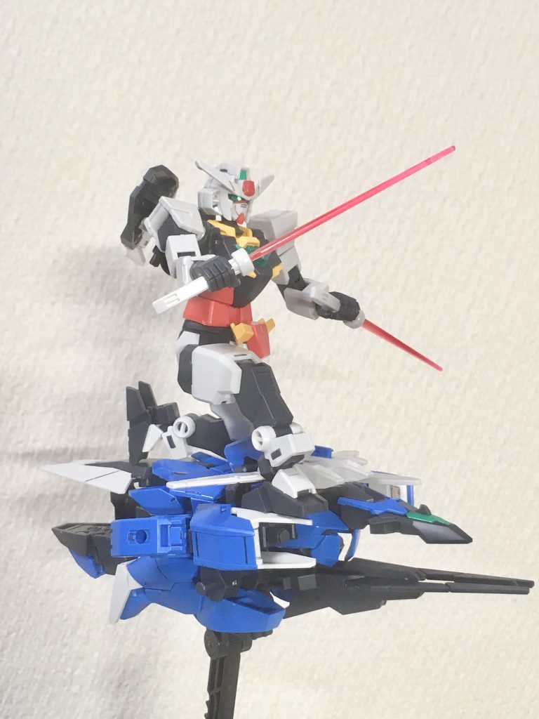 支援戦闘機としては抜群にカッコいいですね。
よくまぁ装甲をこうもプロポーションを損なわず詰められますね。