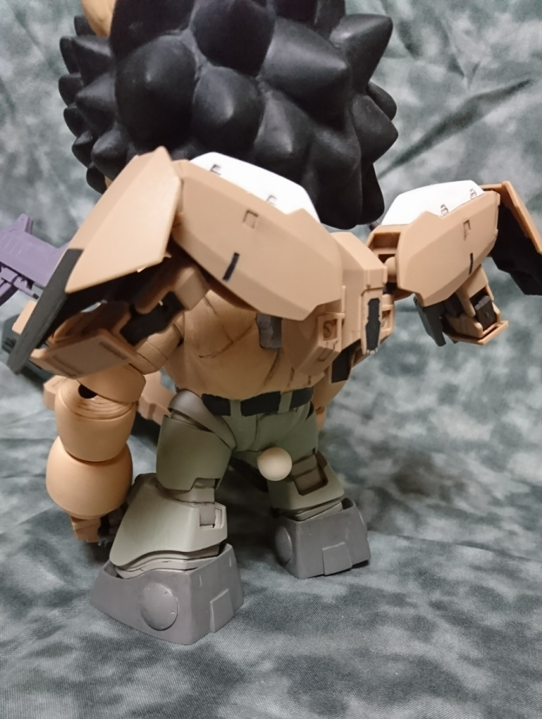 背中の阿頼耶識システムパーツを取り外して、グシオンリベイグフルシティーのバックパックを装着出来るようになってます。