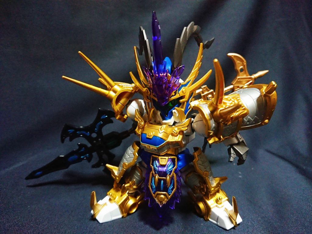 闇の勢力に圧倒される劉備たちの前に帰ってきた三璃紗最強の侠の新たな姿。
神話時代の伝説の英雄 武義の魂を宿し、天の刃として覚醒した。
呂布の覚醒と共に破塵戟も四神の武具 方天武戟へと進化した。