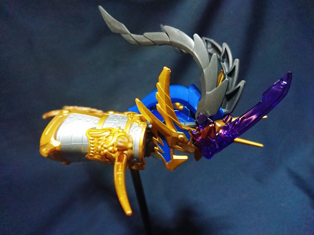 神獣 武蝗璧
方天武戟に宿る武義の魂が具現化した神獣。