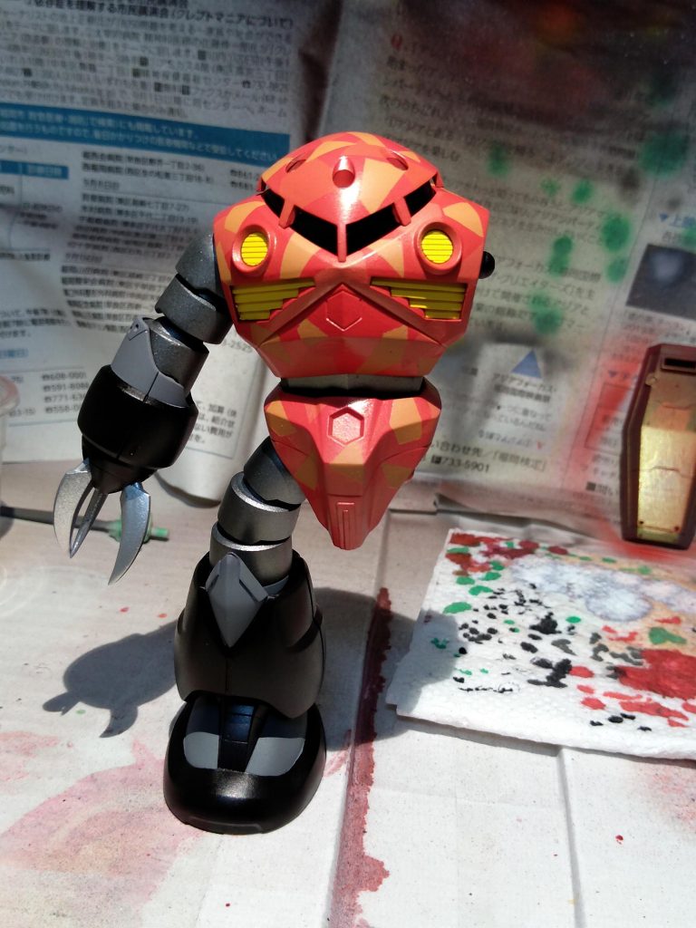 基本塗装終了後の状態。この後またバラしてトップコート・デカール貼り、追加の部分塗装を施しました。ここまでの前段階を撮ってない…