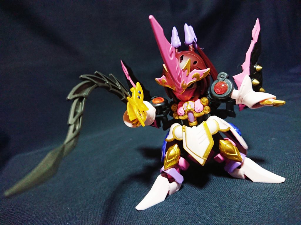 基本使用キットは三国創傑伝の貂蝉クシャトリヤと三国伝の貂蝉キュベレイです。
三國無双7&8の張春華のイメージも含めているので、武器やカラーリングもディマーテルより派手目にしています。