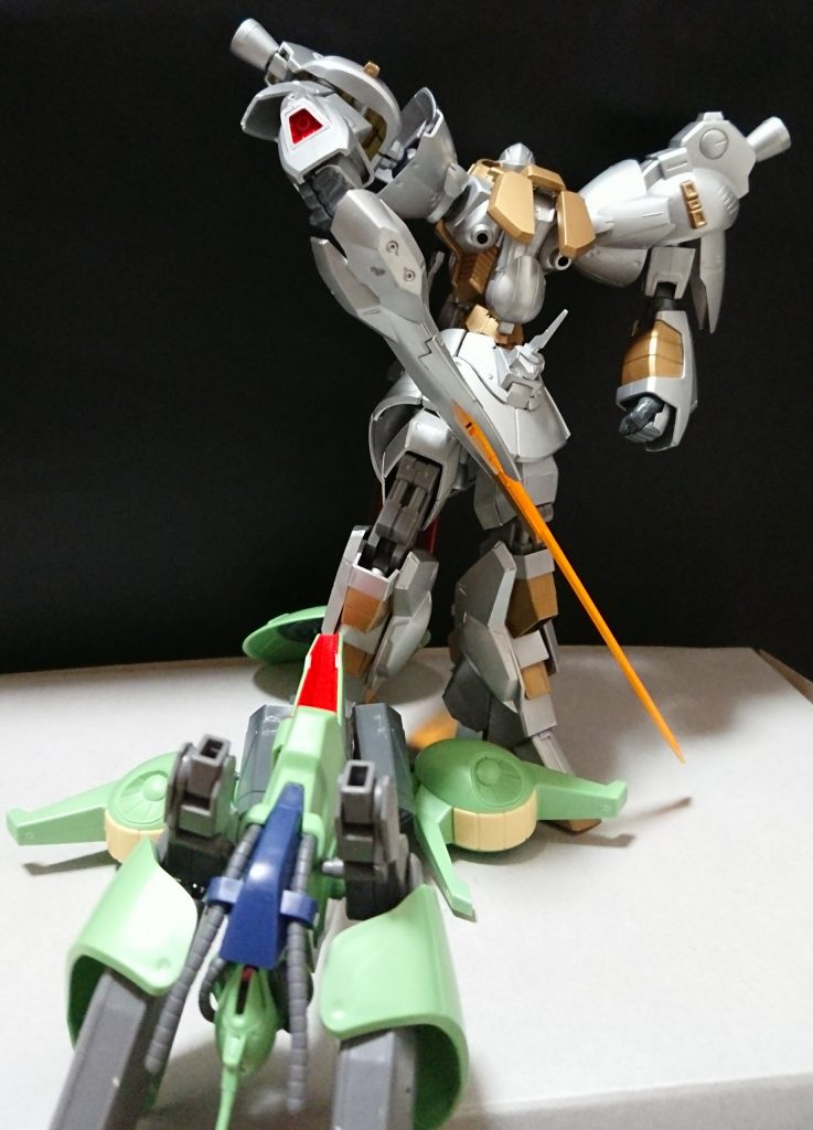 ユーザー(ビルダー)との戦闘中に突如現れたMAを叩き落として撃破した事が2度あり、2回とも同じ機体を撃破している。