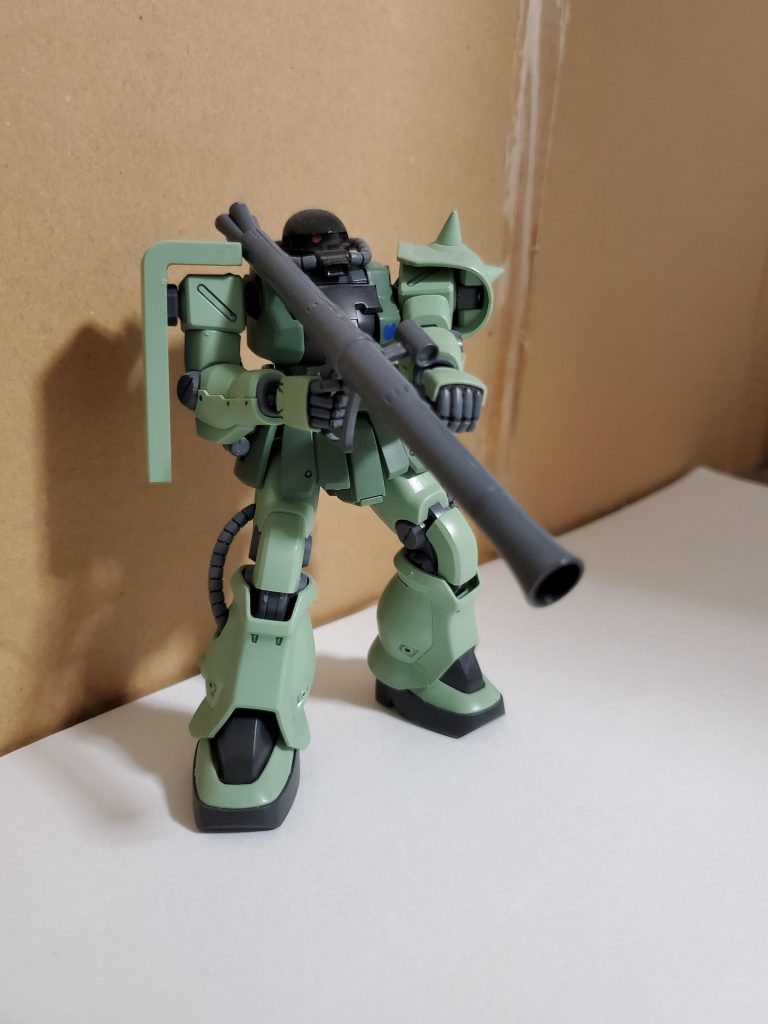 スミ入れ、艶消しトップコートを施してあります。ヒートホークもMSパープルを吹いてありますが、倒れたときにヒートホークを紛失してしまい、急遽、マツナガ専用高機動型ザクから拝借しております。